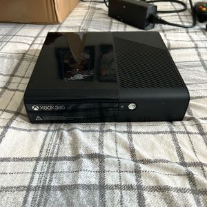 Xbox 360 Slim with 18 games and 2 controllers (SNELLVILLE)